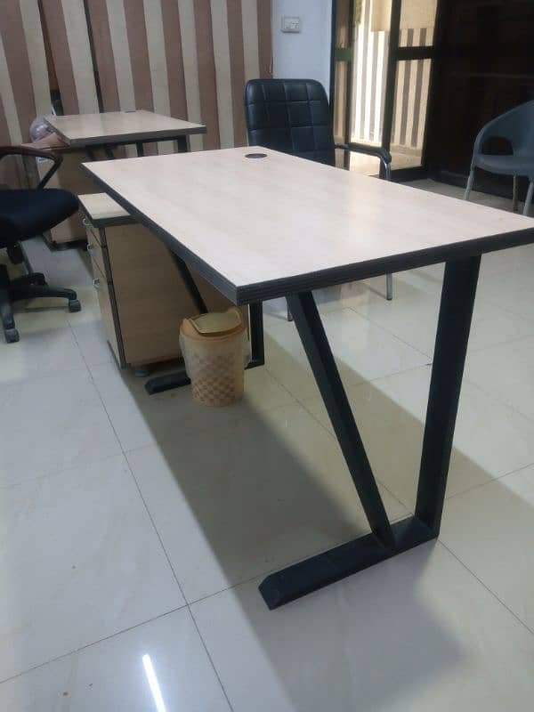 4x office tables for sale 0