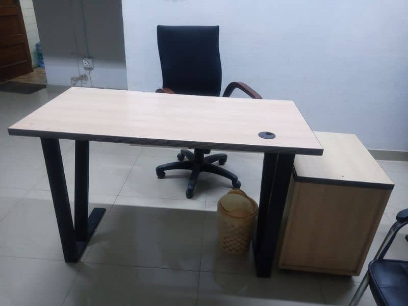 4x office tables for sale 1