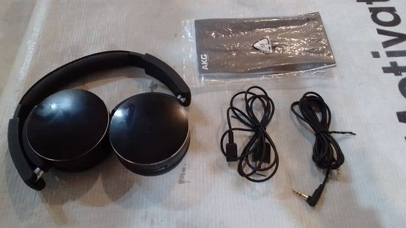 AKG Y50Bt Wireless Bluetooth Headphones 0