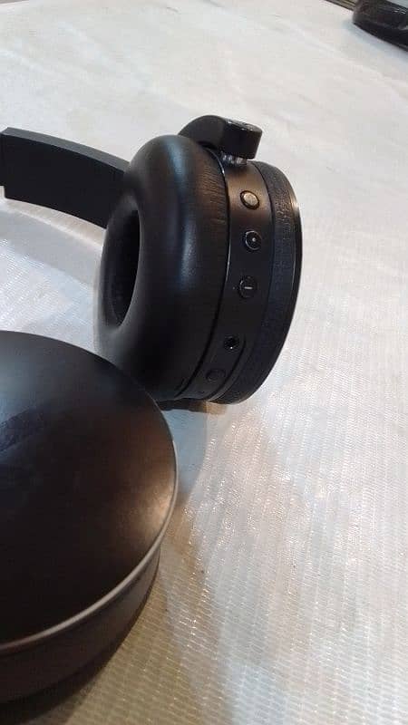 AKG Y50Bt Wireless Bluetooth Headphones 2