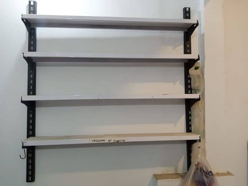 shop rack and counter for sale in low price 6