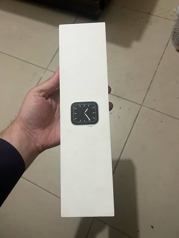 Apple Smart Watch Series 5 44MM 4