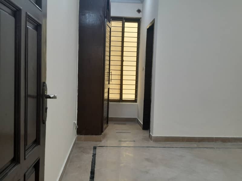 G-11/3 Tiled Floor D Type Flat Main Ibn-E-Sina Sina Road For Rent 1