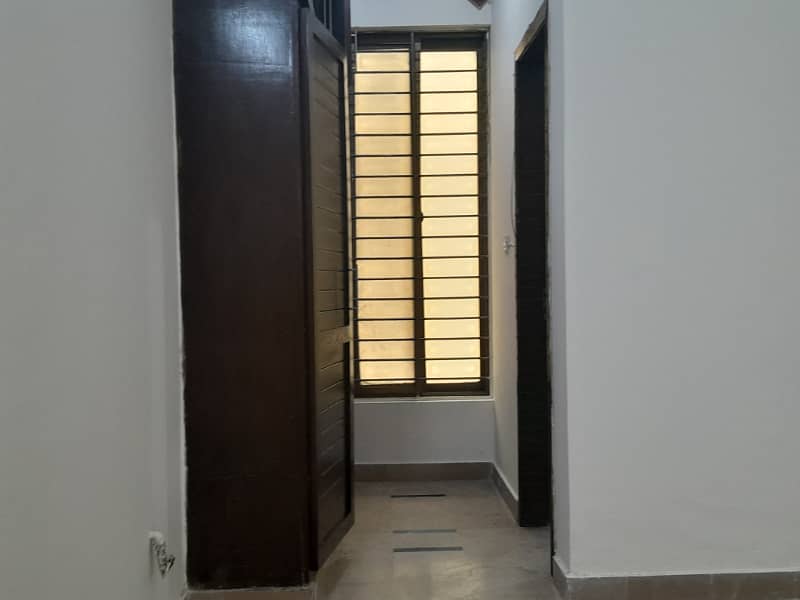 G-11/3 Tiled Floor D Type Flat Main Ibn-E-Sina Sina Road For Rent 3