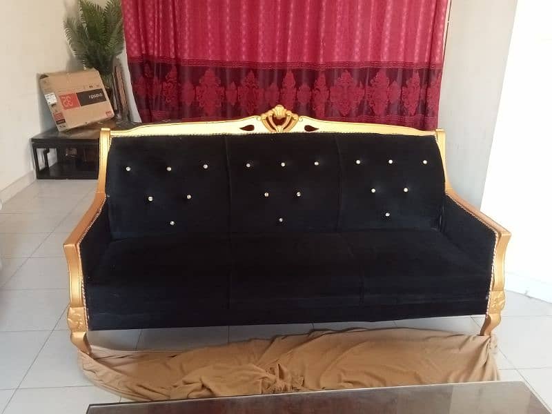 urgent Sofa For sale 1