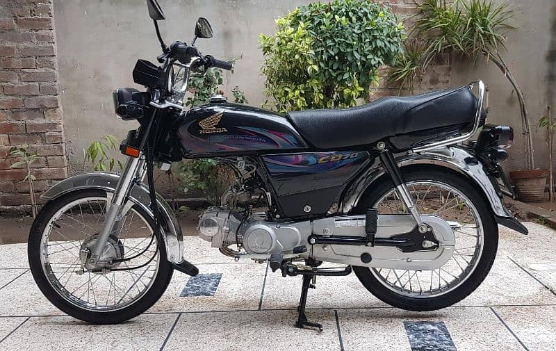 Honda CD 70 Bike Black Edition 3