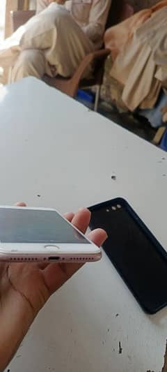 iphone 7puls 32 all ok pta prof koi bi. masla ni ha argnt sale karna ha