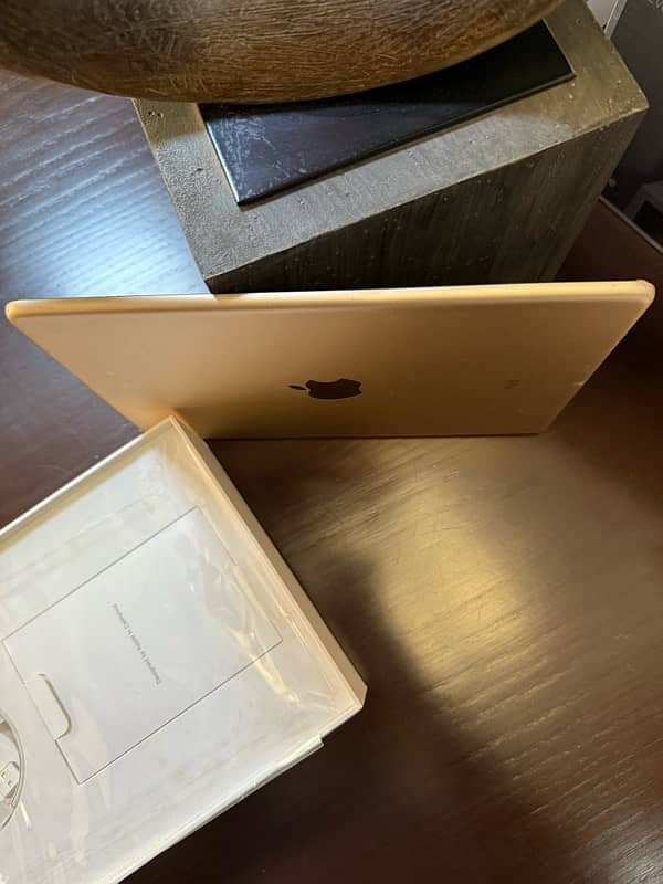 iPad 6th Gen 32GB excellent condition 0