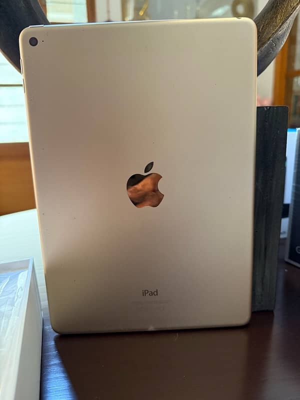 iPad 6th Gen 32GB excellent condition 6