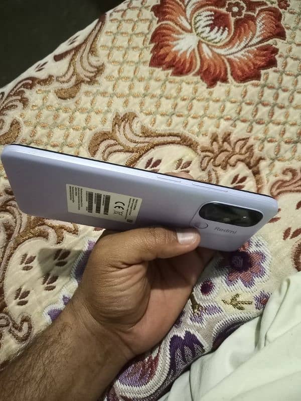 Redmi 12c 4/64 gb behtarin mobile hai 10 by 10 condition hai 2