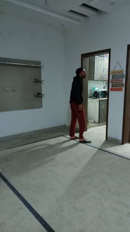 3 Bed Flat for Rent in Johar town Samsani Raod Near Euro Store for Bachelor (Student + Job holder) 2