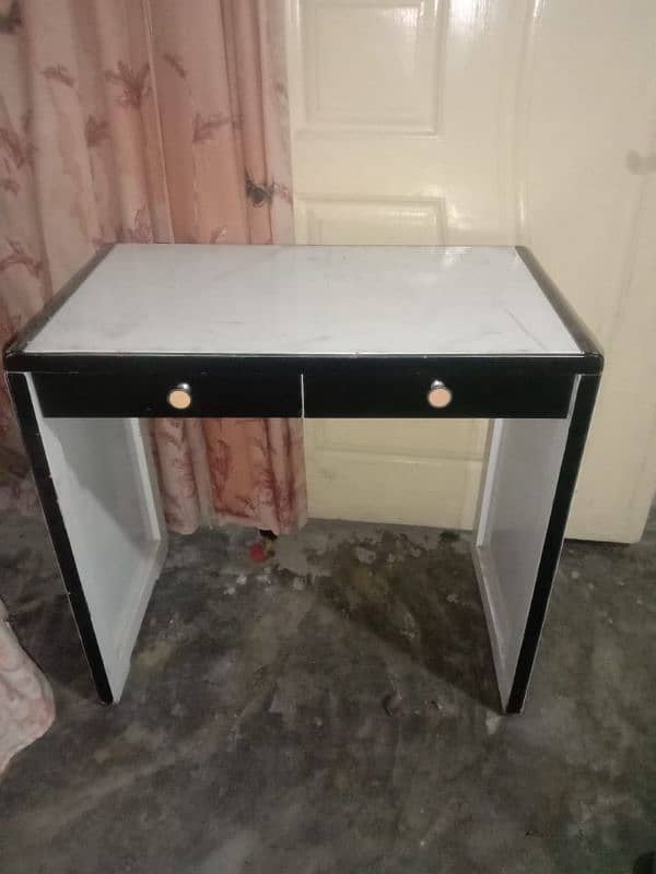 Office tables 3 tables for sale 1