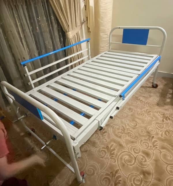 Single bed for patient 0