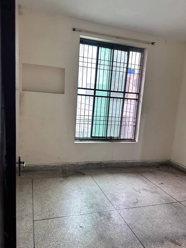 4 Marla Upper Portion Available For Rent (Ghousia Colony) 4