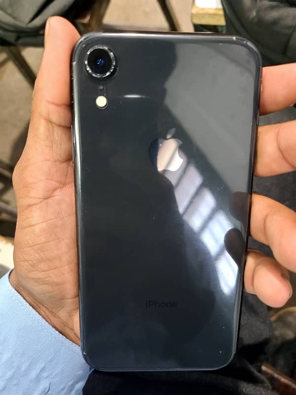 iPhone XR (non-PTA factory unlock 64 gb water pack) 2