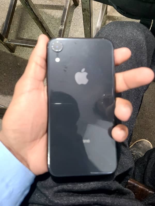 iPhone XR (non-PTA factory unlock 64 gb water pack) 3