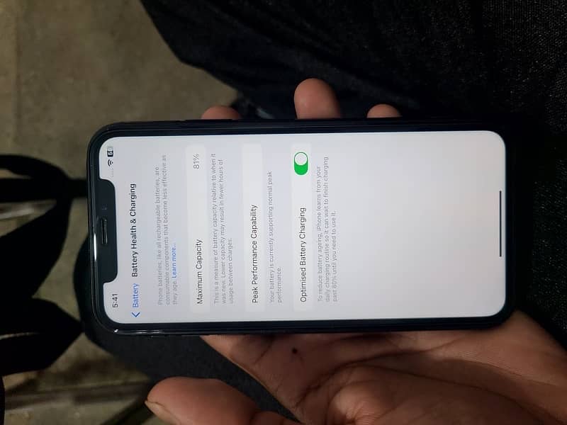 iPhone XR (non-PTA factory unlock 64 gb water pack) 6