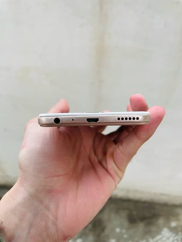 Oppo A57 3