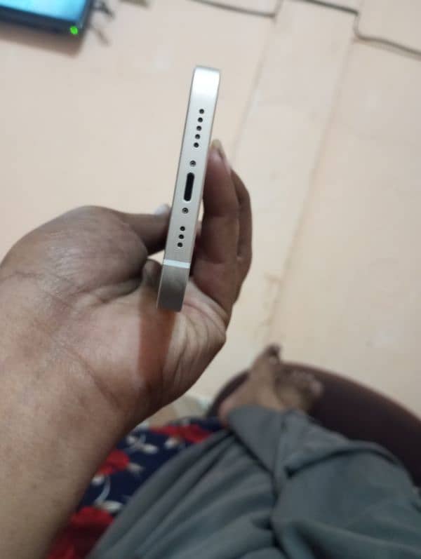 back glass broken btri hlth 78 64gb or all to all ok hai WhatsApp num 3