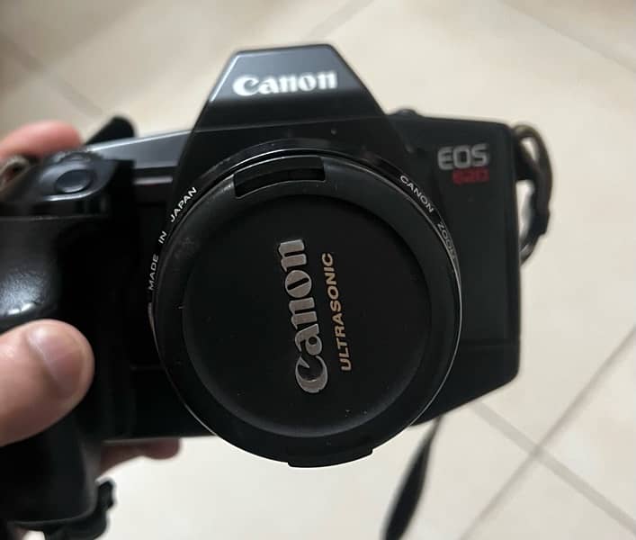 Canon EOS 620 35mm Film SLR Camera with Lens 0