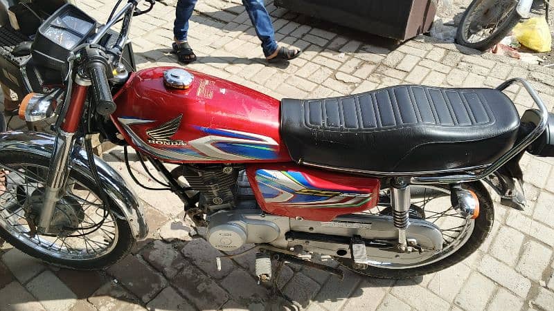 Honda 125 Red color 2019 was number in model 21 0