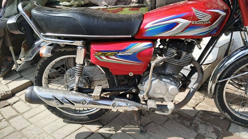 Honda 125 Red color 2019 was number in model 21 4