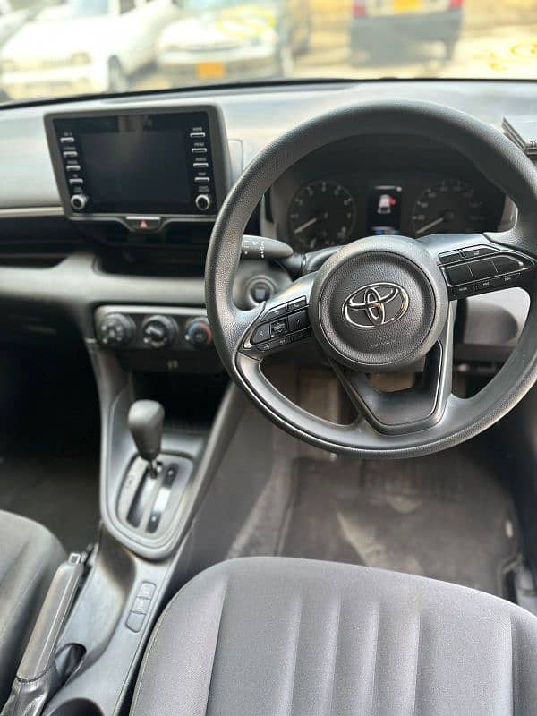 Toyota Yaris 2021 X PACKAGE 7