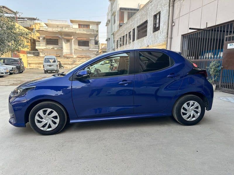 Toyota Yaris 2021 X PACKAGE 9