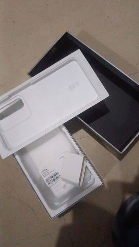 full box 10 by9 condition ha 8 256gb ram 2