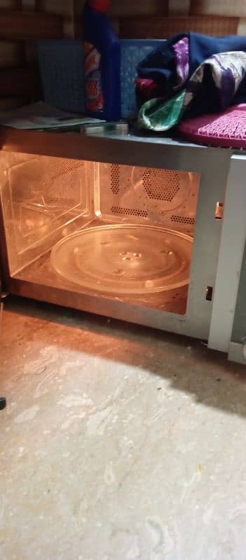 oven is larg size good condition 5