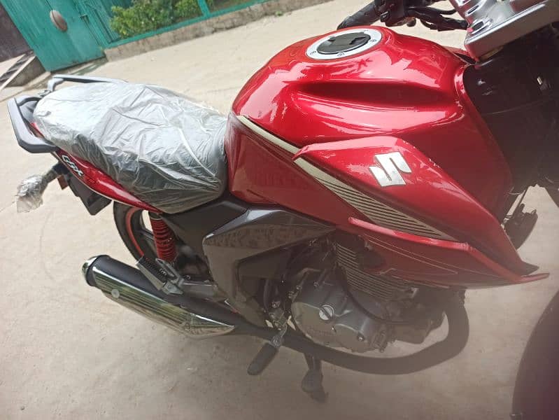 Suzuki GSX 125 Red Colour 2400km drived 8