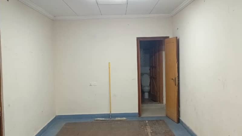 8 Marla 4th Floor Office With Elevator For Rent In DHA Phase 5,Block B, Lahore. 2