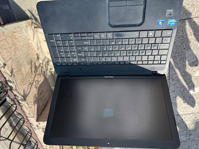 toshiba 18inch i3 second generation 8