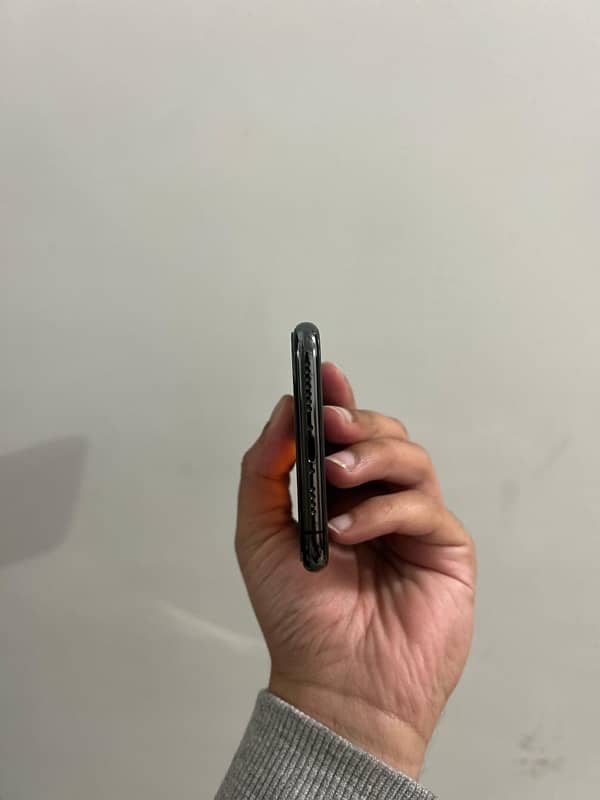 Iphone 11 pro max pta approved 64gb 3