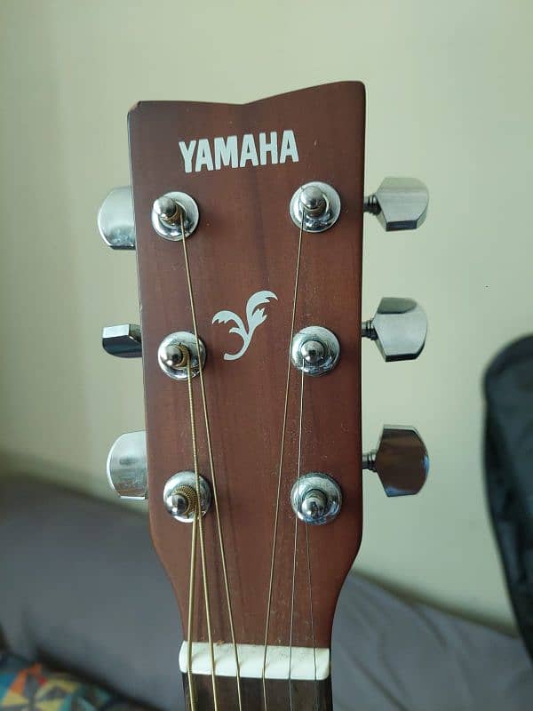 yamaha guitar ,used like new 5