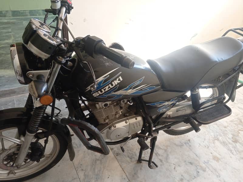 Suzuki  GS 150  ( Model  2022) Total Genuine 6