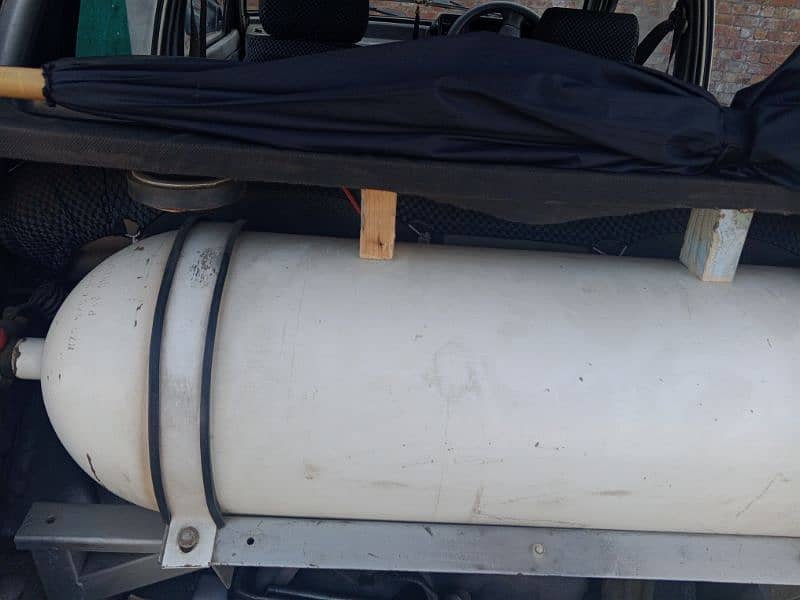 Genuine CNG cylinder with kit in good condition for sale 0