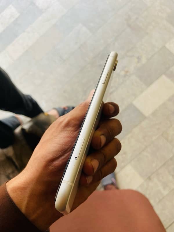 I phone xR for sale 4