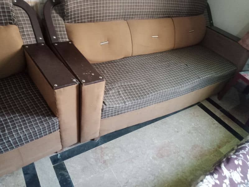 5 seater sofa 0