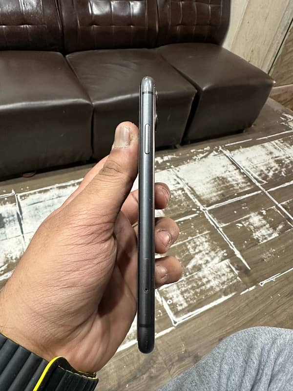 iphone 11 128gb PTA 4