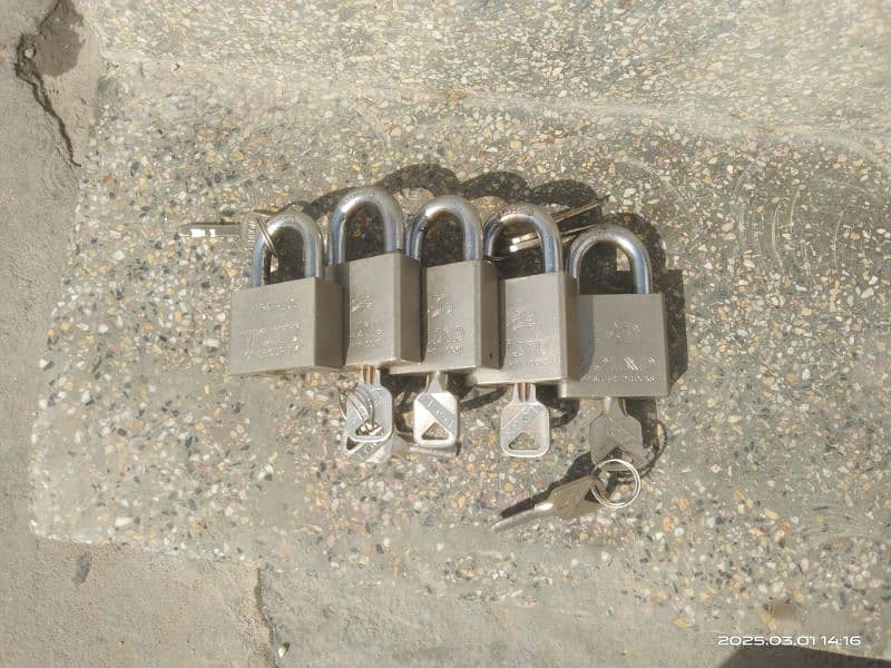 05xDoor lock . . . 0