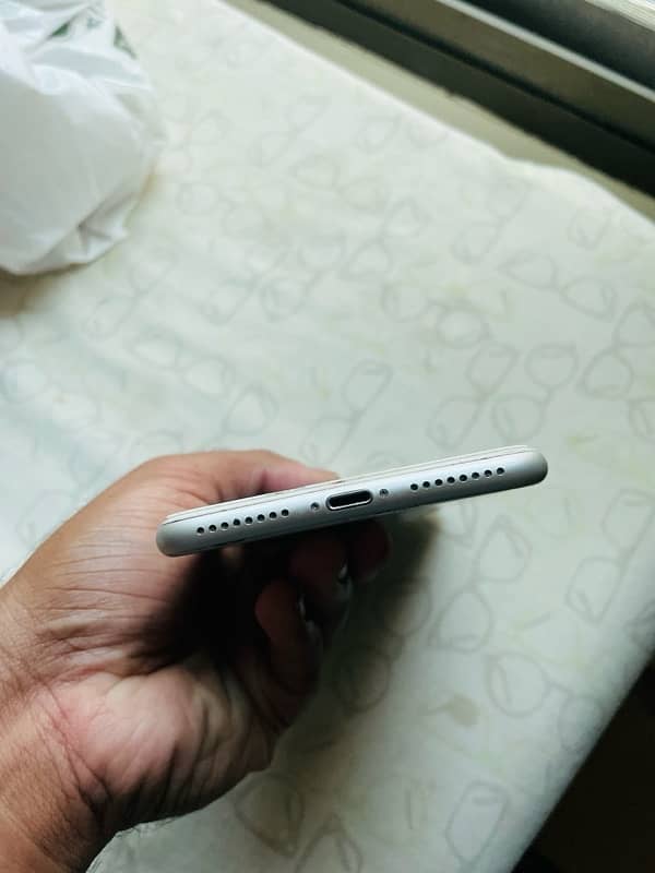 Iphone 7 plus Pta approved silver color in excellent condition 3