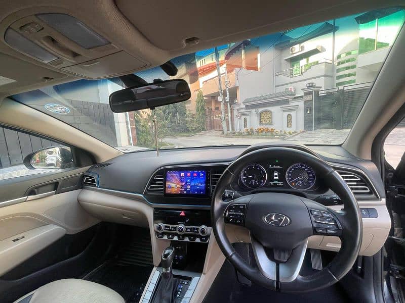 Hyundai Elantra 2022 13