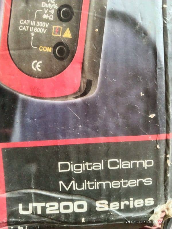 Uni T digital Clamp meter 1