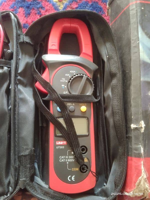 Uni T digital Clamp meter 3