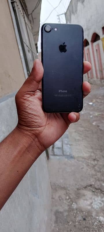 IPHONE 7 (32GB) 3