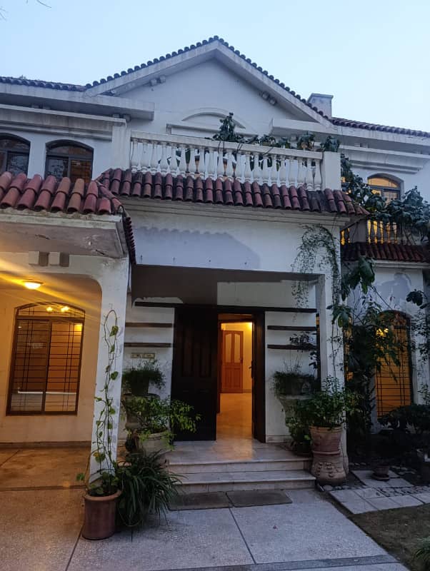 1 Kanal House near polo ground 23