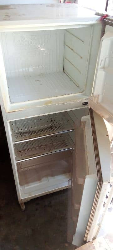 Dawlance Refrigerator. Refiregerator R134. National compressor 1