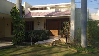 2 kanal house at hot location in main cantt