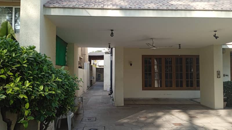 2 kanal house at hot location in main cantt 2